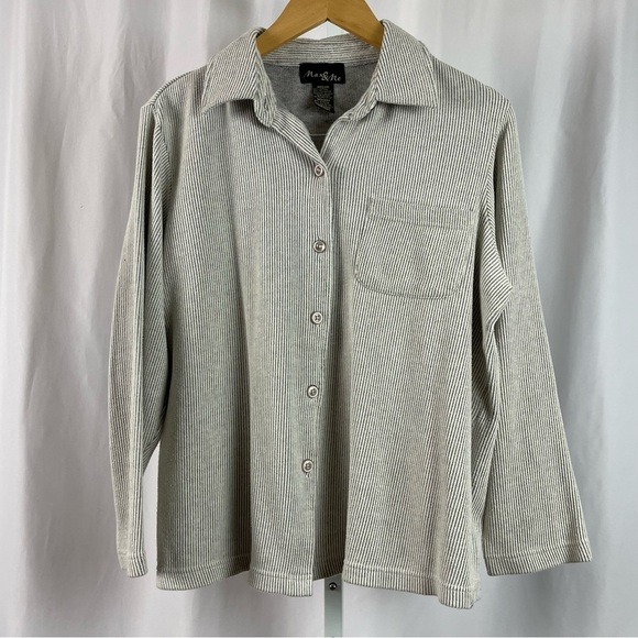 Max & Me Medium Retro Striped Collared Minimalist Beachy Soft Button Down Shirt - Picture 1 of 5